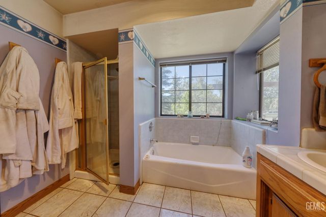 28220 Black Gold Way, Tehachapi, CA 93561
