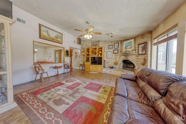 28220 Black Gold Way, Tehachapi, CA 93561