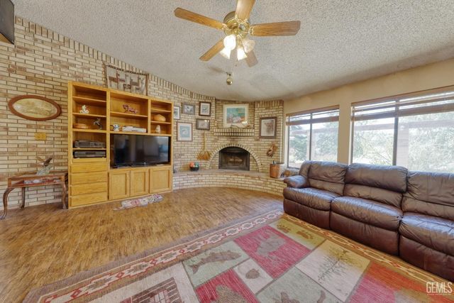 28220 Black Gold Way, Tehachapi, CA 93561
