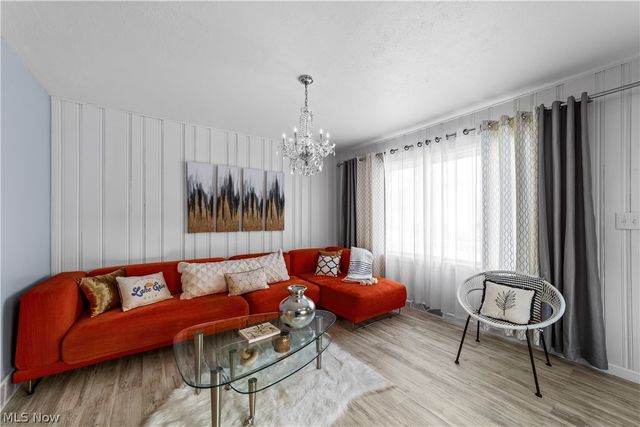 128 Oakwood Drive, Avon Lake, OH 44012