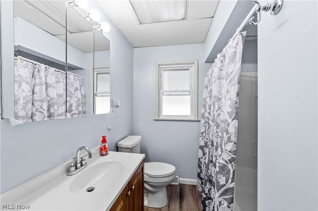 128 Oakwood Drive, Avon Lake, OH 44012