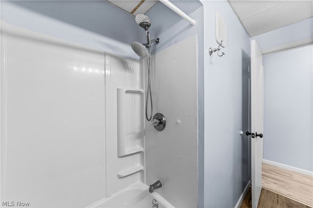 128 Oakwood Drive, Avon Lake, OH 44012