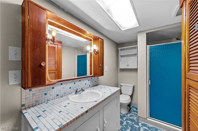 128 Oakwood Drive, Avon Lake, OH 44012