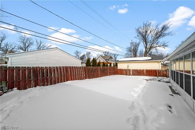 128 Oakwood Drive, Avon Lake, OH 44012