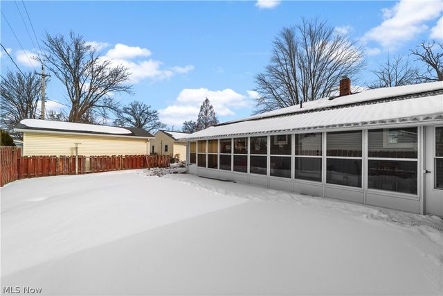 128 Oakwood Drive, Avon Lake, OH 44012