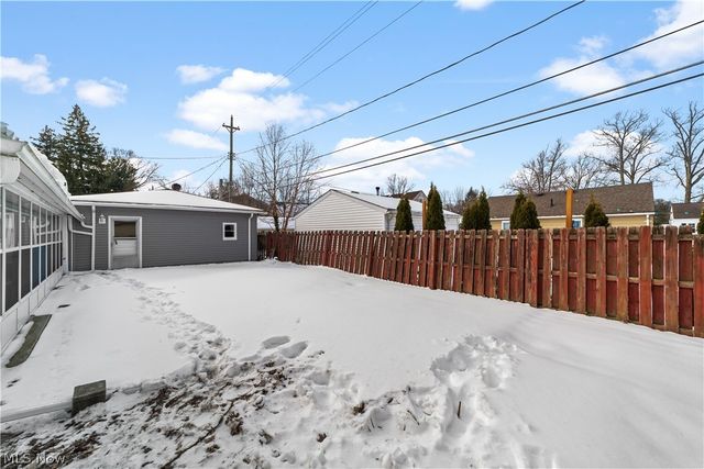 128 Oakwood Drive, Avon Lake, OH 44012