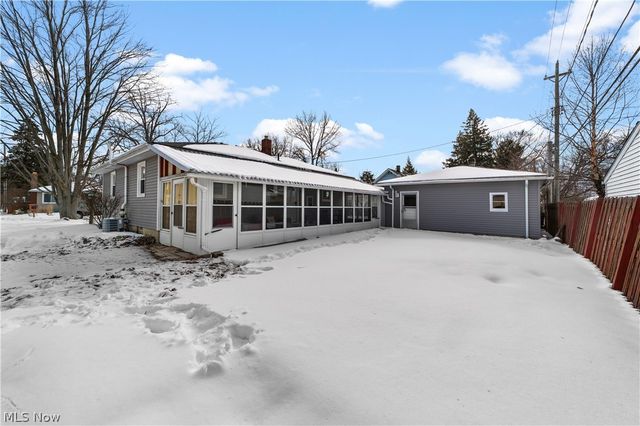 128 Oakwood Drive, Avon Lake, OH 44012