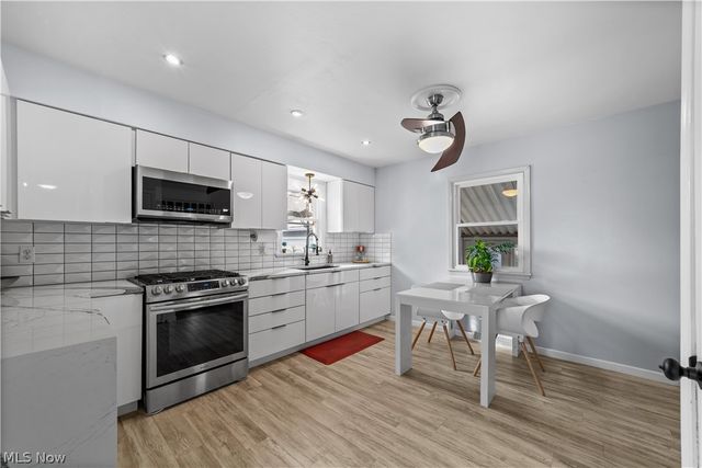 128 Oakwood Drive, Avon Lake, OH 44012