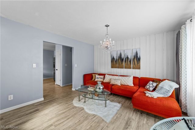 128 Oakwood Drive, Avon Lake, OH 44012