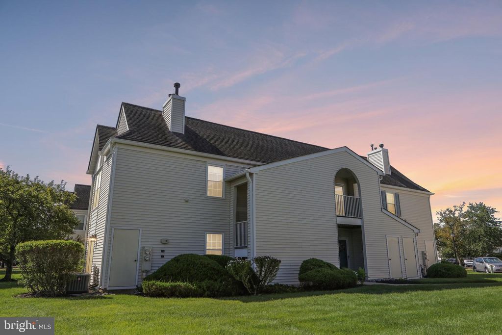 2302-B TODDSBURY CT, MOUNT LAUREL, NJ 08054 — exterior