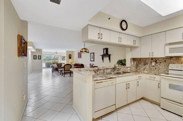 5842 Crystal Shores Drive 105, Boynton Beach, FL 33437