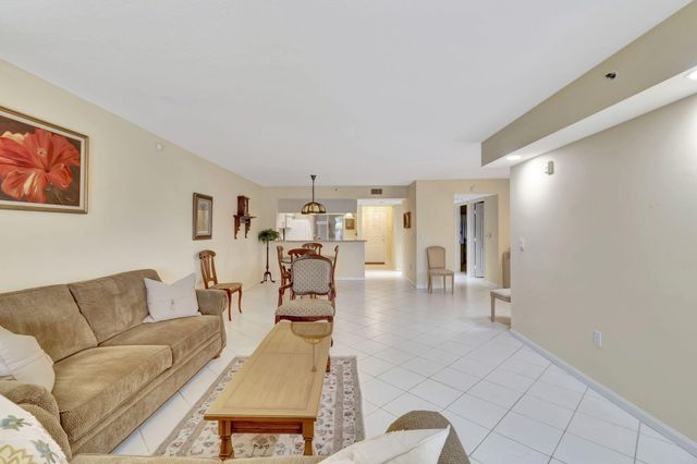 5842 Crystal Shores Drive 105, Boynton Beach, FL 33437