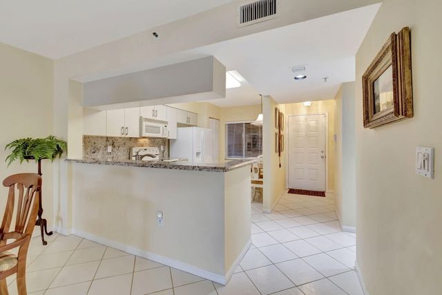 5842 Crystal Shores Drive 105, Boynton Beach, FL 33437