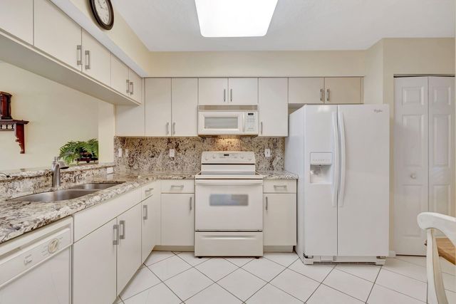 5842 Crystal Shores Drive 105, Boynton Beach, FL 33437