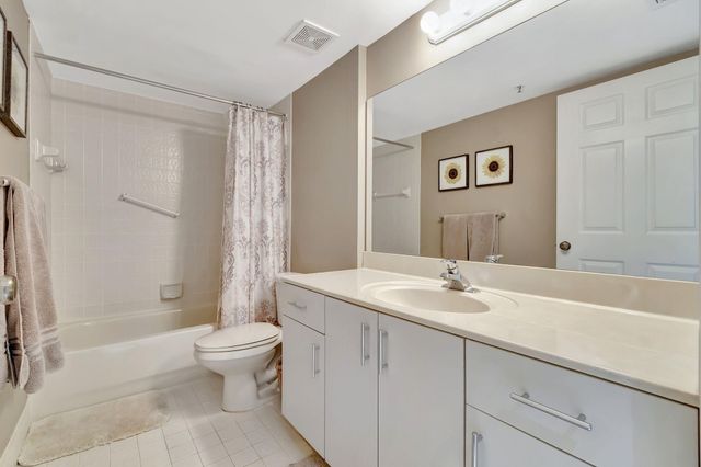 5842 Crystal Shores Drive 105, Boynton Beach, FL 33437