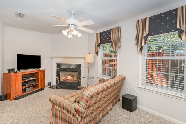 646 Forest Glen Cir, Murfreesboro, TN 37128