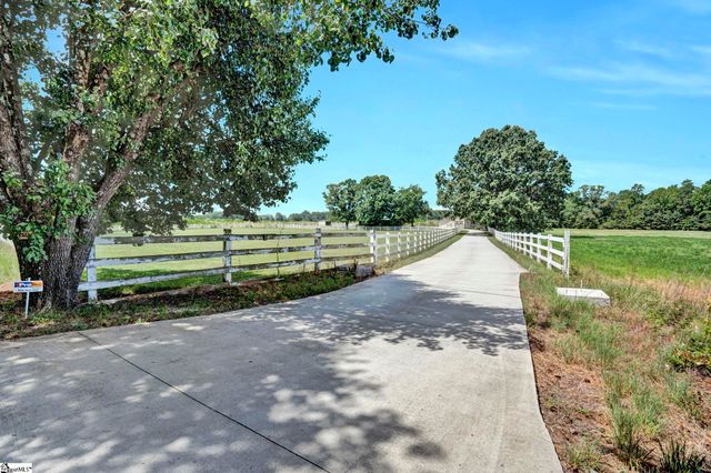 313 Henderson Road, Gray Court, SC 29645