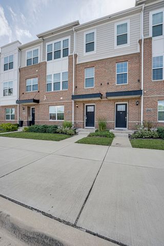 2945 SHOWPLACE Drive, Naperville, IL 60564