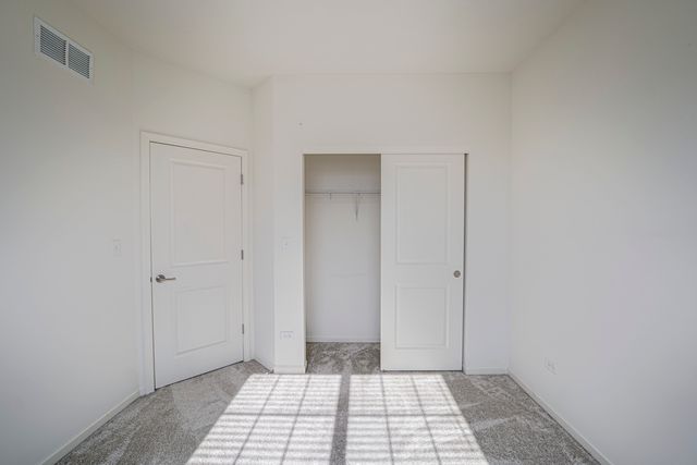 2945 SHOWPLACE Drive, Naperville, IL 60564