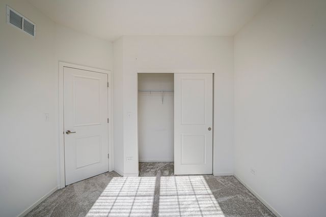 2945 SHOWPLACE Drive, Naperville, IL 60564