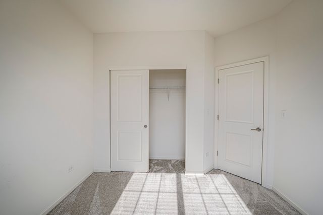 2945 SHOWPLACE Drive, Naperville, IL 60564