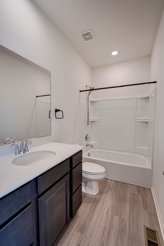 2945 SHOWPLACE Drive, Naperville, IL 60564