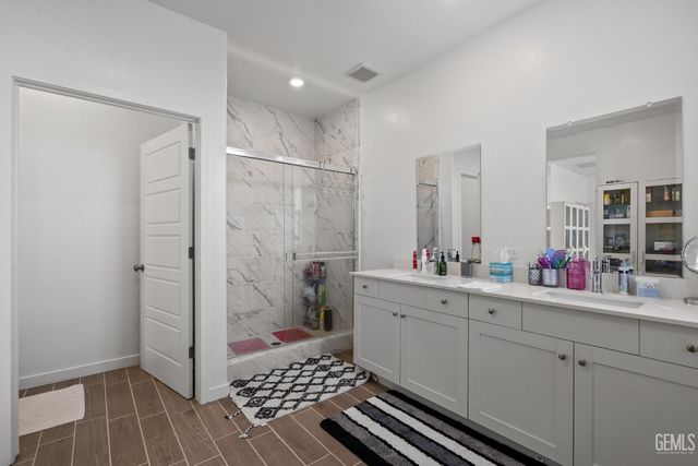 8916 Savona Lane, Shafter, CA 93263