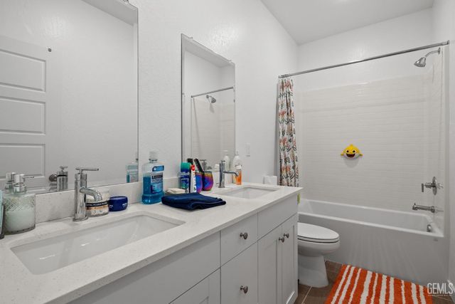 8916 Savona Lane, Shafter, CA 93263