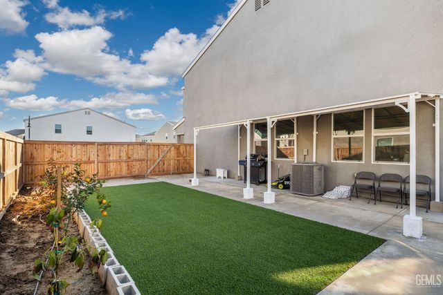 8916 Savona Lane, Shafter, CA 93263