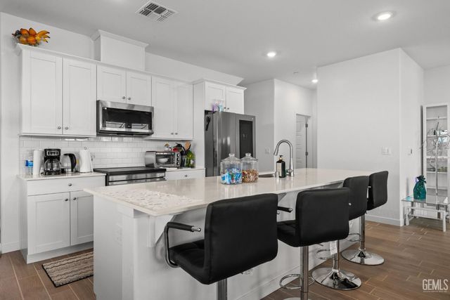 8916 Savona Lane, Shafter, CA 93263