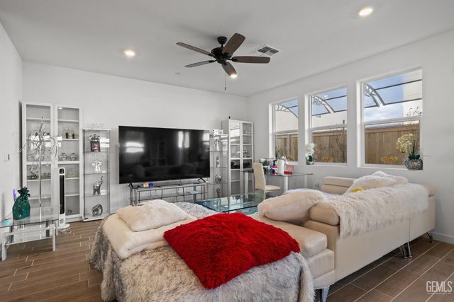 8916 Savona Lane, Shafter, CA 93263