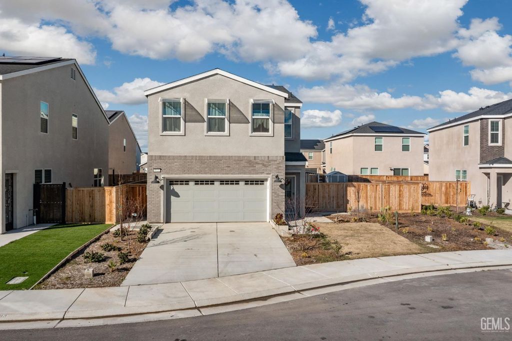 8916 Savona Lane, Shafter, CA 93263