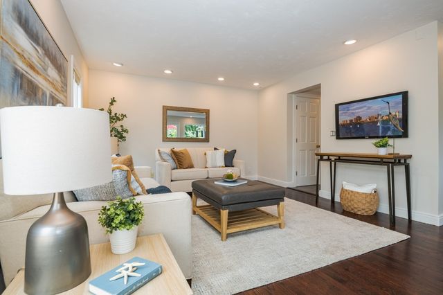 48 County St, Ipswich, MA 01938