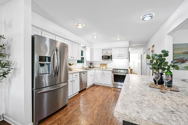 706 Wexford WAY, Hartland, WI 53029