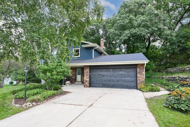 706 Wexford WAY, Hartland, WI 53029