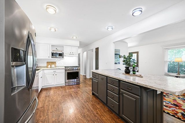 706 Wexford WAY, Hartland, WI 53029
