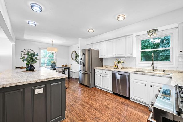 706 Wexford WAY, Hartland, WI 53029