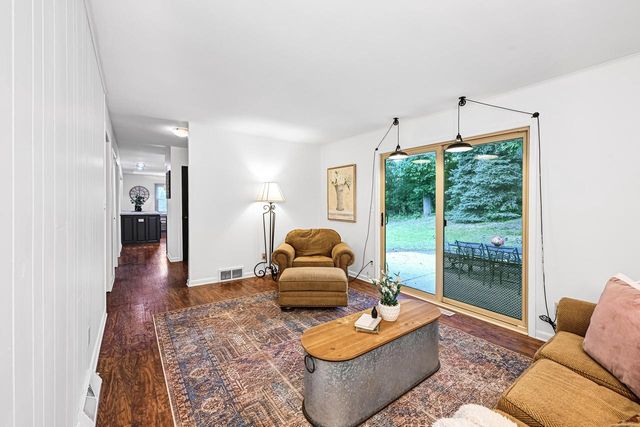 706 Wexford WAY, Hartland, WI 53029