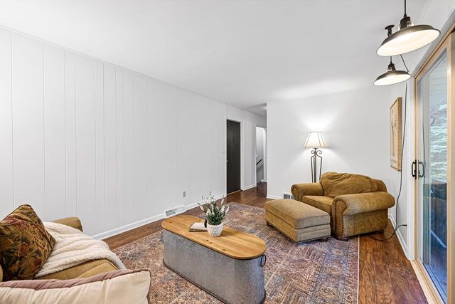 706 Wexford WAY, Hartland, WI 53029