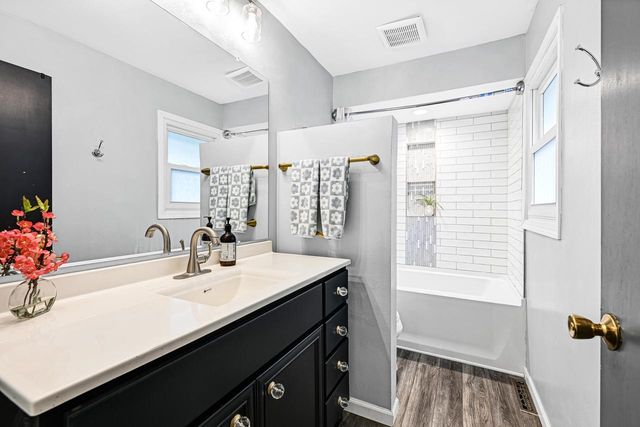 706 Wexford WAY, Hartland, WI 53029