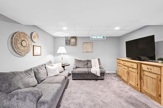 706 Wexford WAY, Hartland, WI 53029