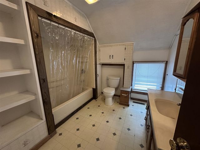 73541 39th Street, Paw Paw, MI 49079