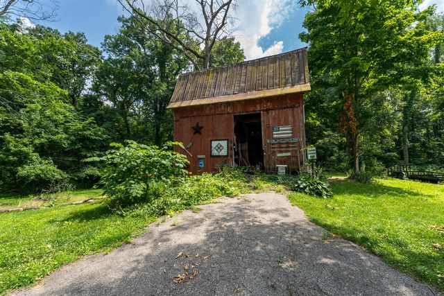 73541 39th Street, Paw Paw, MI 49079