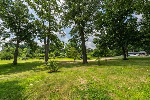 73541 39th Street, Paw Paw, MI 49079