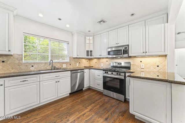 6026 Greenbush Avenue, Van Nuys, CA 91401