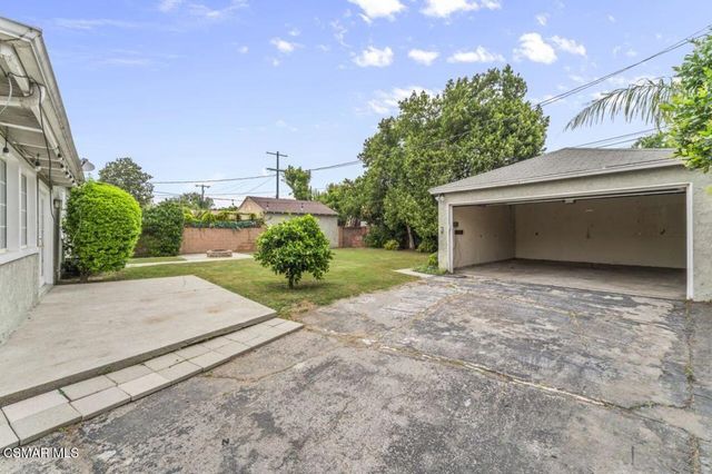 6026 Greenbush Avenue, Van Nuys, CA 91401