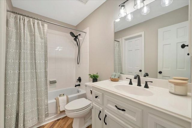 35 Lazy Lane, Kemah, TX 77565