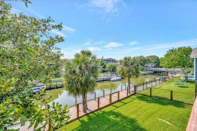 35 Lazy Lane, Kemah, TX 77565