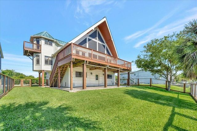 35 Lazy Lane, Kemah, TX 77565