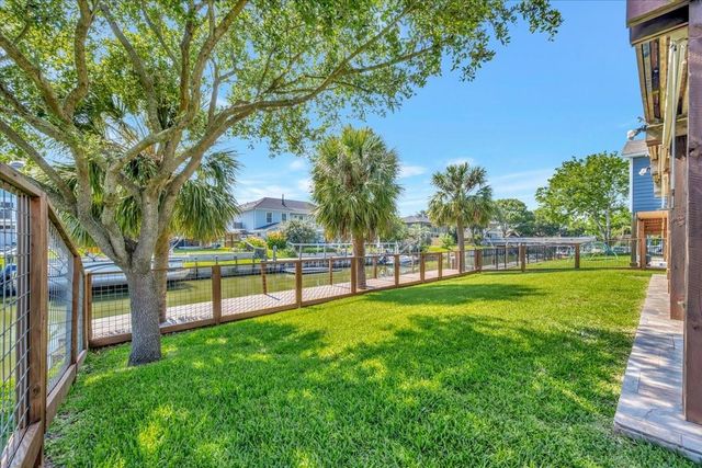 35 Lazy Lane, Kemah, TX 77565